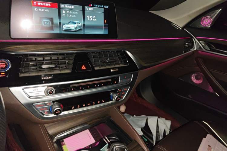 Used BMW 5 Series 2018 Revised Version 530Li Leading Edition Luxury Package Audio And AC Panel