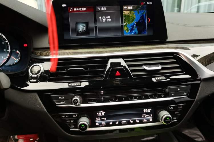 Used BMW 5 Series 2018 530Li Leading Model M Sport Package Audio And AC Panel