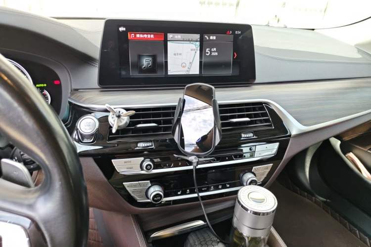 Used BMW 5 Series 2018 Revised Version 530Li Leading Edition Luxury Package Audio And AC Panel