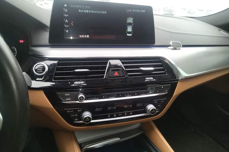 Used BMW 5 Series 2018 525i M Sport Package Audio And AC Panel
