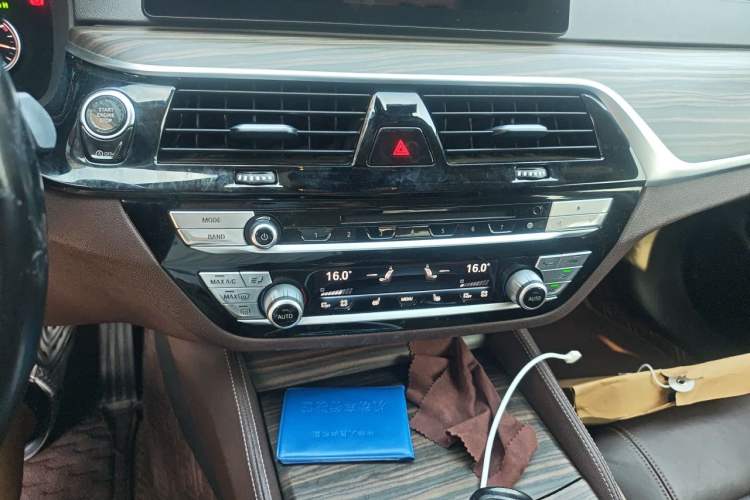 Used BMW 5 Series 2018 Facelifted 530Li Luxury Edition Premium Package Audio And AC Panel