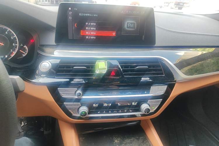 Used BMW 5 Series 2018 Restyled 530Li Leading Edition M Sport Package Audio And AC Panel