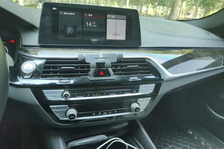Used BMW 5 Series 2018 525Li M Sport Package Audio And AC Panel