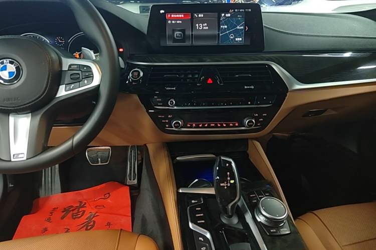 Used BMW 5 Series 2018 530Li Luxury Edition M Sport Package Audio And AC Panel