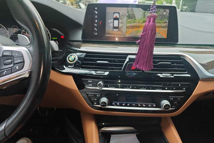 Used BMW 5 Series 2018 530Li Luxury Edition M Sport Package Audio And AC Panel