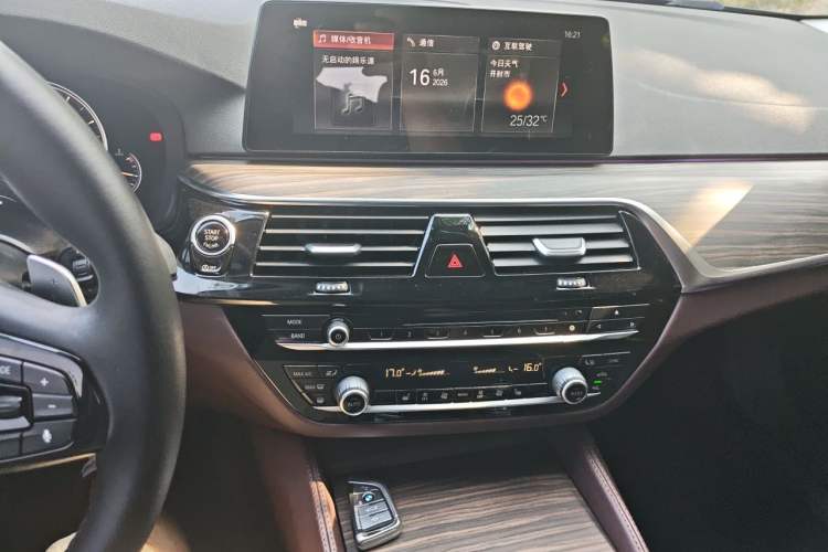 Used BMW 5 Series 2018 530Li Leading Edition Luxury Package Audio And AC Panel