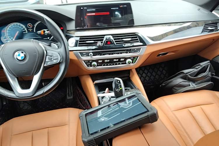 Used BMW 5 Series 2018 530Li Leading Model M Sport Package Audio And AC Panel