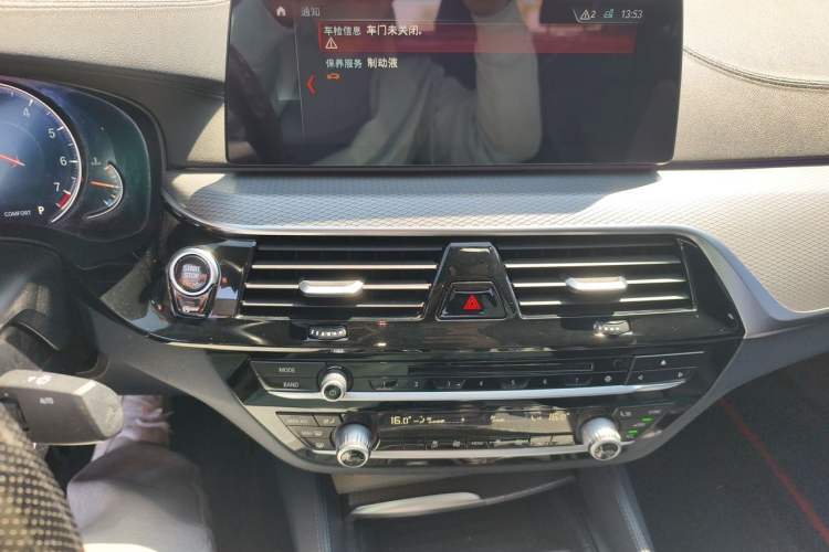 Used BMW 5 Series 2018 525i M Sport Package Audio And AC Panel