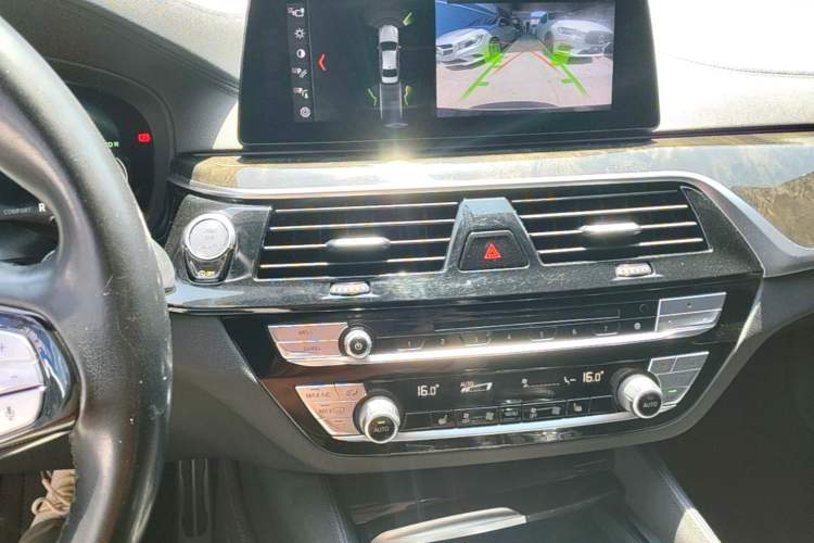 Used BMW 5 Series 2018 525Li M Sport Package Audio And AC Panel