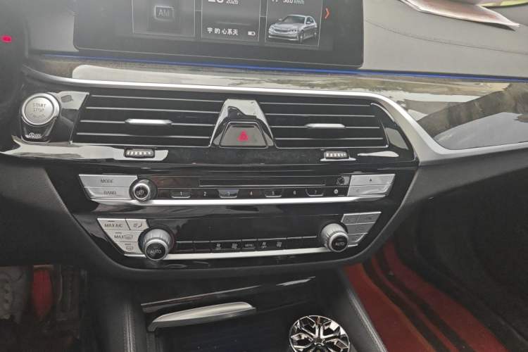 Used BMW 5 Series 2018 525Li M Sport Package Audio And AC Panel