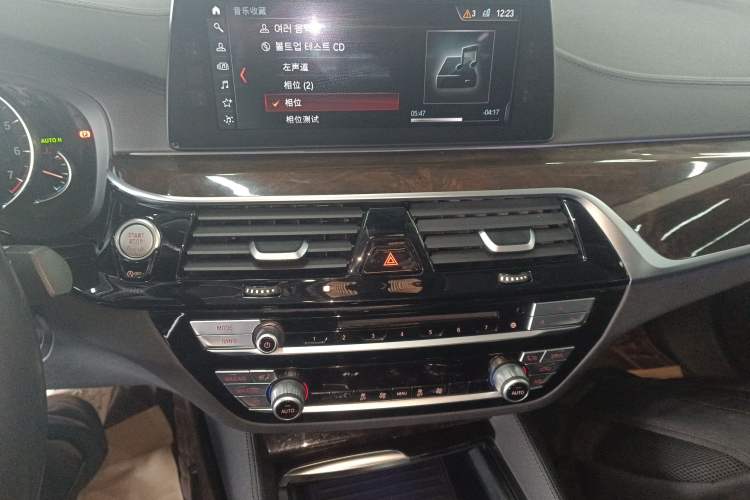 Used BMW 5 Series 2018 525Li Luxury Package Audio And AC Panel