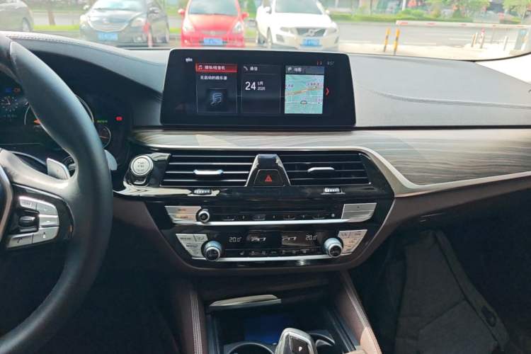 Used BMW 5 Series 2018 Revised Version 530Li Leading Edition Luxury Package Audio And AC Panel