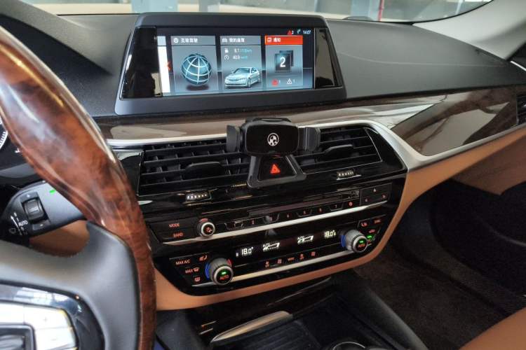Used BMW 5 Series 2018 528Li Launch Special Edition Audio And AC Panel