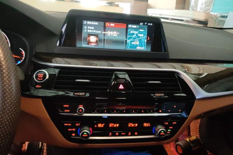 Used BMW 5 Series 2018 528Li Launch Special Edition Audio And AC Panel