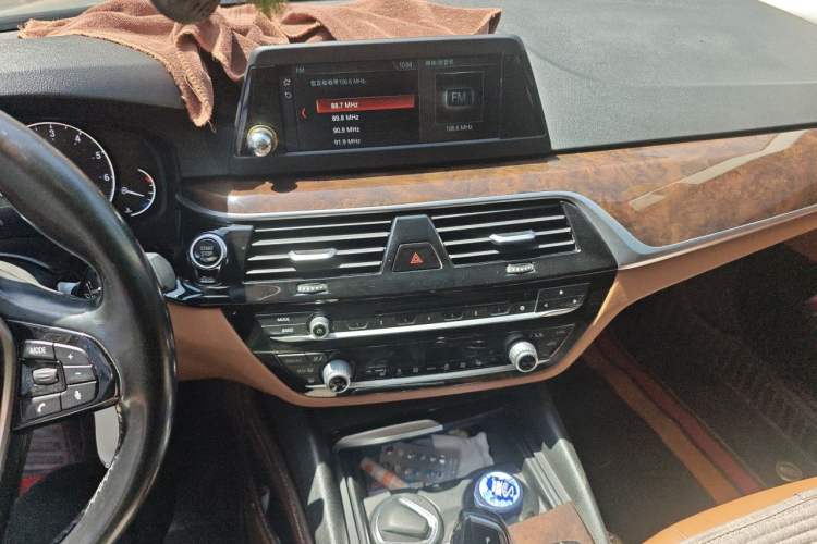 Used BMW 5 Series 2018 528Li Launch Special Edition Audio And AC Panel