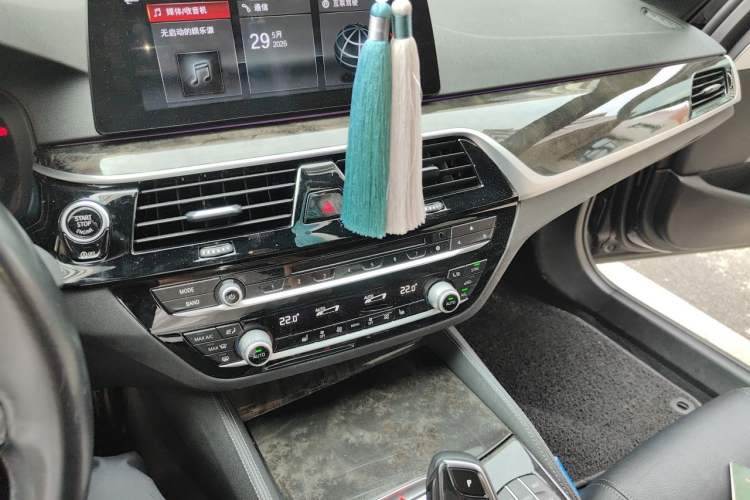 Used BMW 5 Series 2018 530Li Leading Model M Sport Package Audio And AC Panel