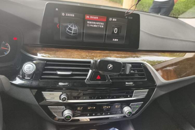 Used BMW 5 Series 2018 525Li Luxury Package Audio And AC Panel