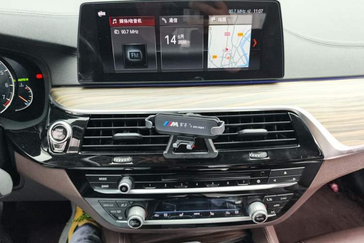 Used BMW 5 Series 2018 530Li Luxury Edition Premium Package Audio And AC Panel