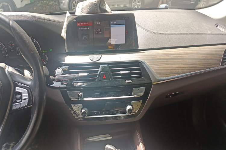 Used BMW 5 Series 2018 530Li Leading Edition Luxury Package Audio And AC Panel