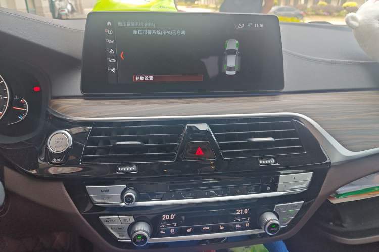 Used BMW 5 Series 2018 Facelifted 530Li Luxury Edition Premium Package Audio And AC Panel