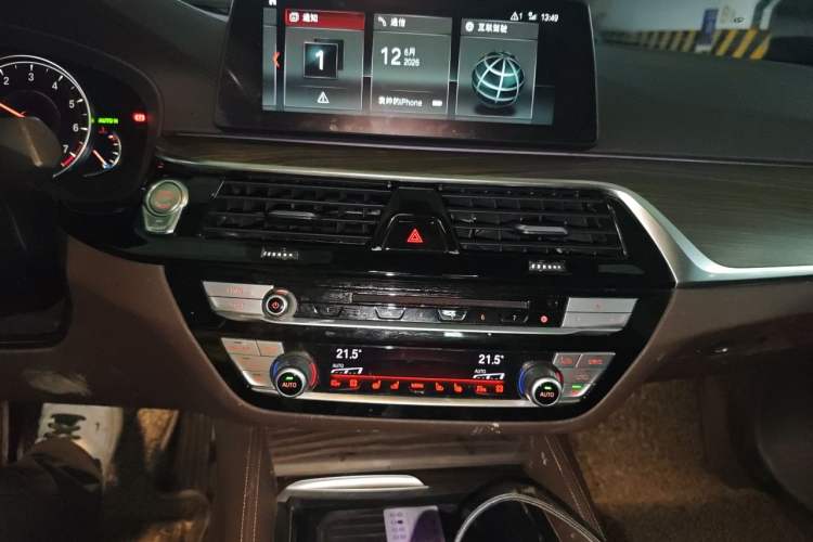 Used BMW 5 Series 2018 Facelifted 530Li Luxury Edition Premium Package Audio And AC Panel
