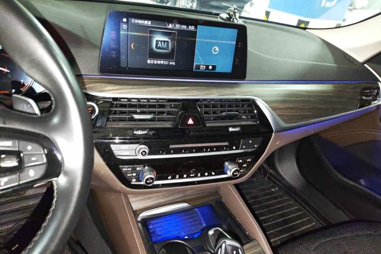 Used BMW 5 Series 2018 530Li Leading Edition Luxury Package Audio And AC Panel