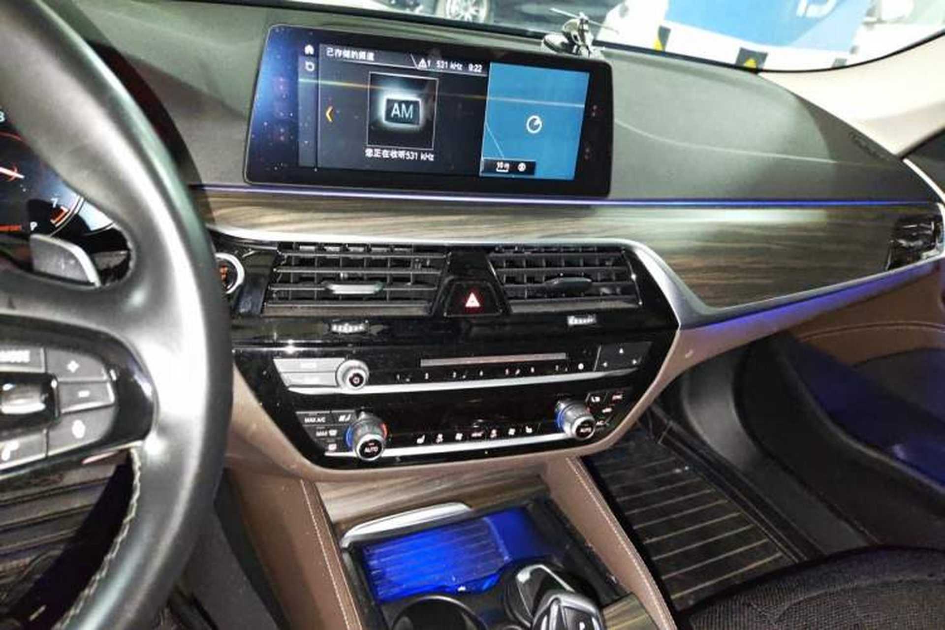 Used BMW 5 Series 2018 530Li Leading Edition Luxury Package Audio And AC Panel