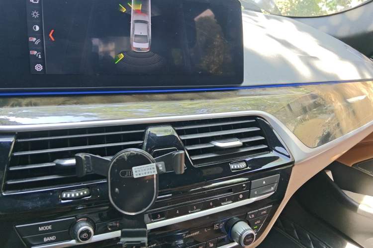Used BMW 5 Series 2018 530Li Leading Model M Sport Package Audio And AC Panel