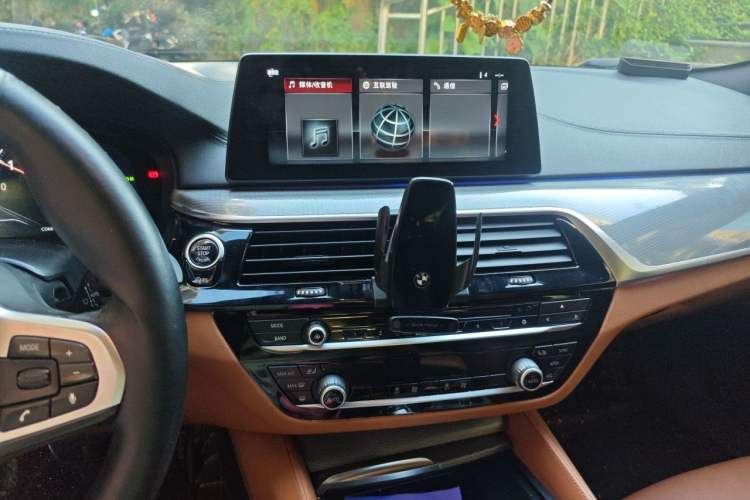Used BMW 5 Series 2018 525i M Sport Package Audio And AC Panel