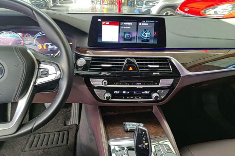 Used BMW 5 Series 2018 525Li Luxury Package Audio And AC Panel