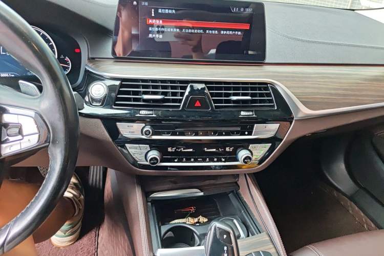 Used BMW 5 Series 2018 Revised Version 530Li Leading Edition Luxury Package Audio And AC Panel