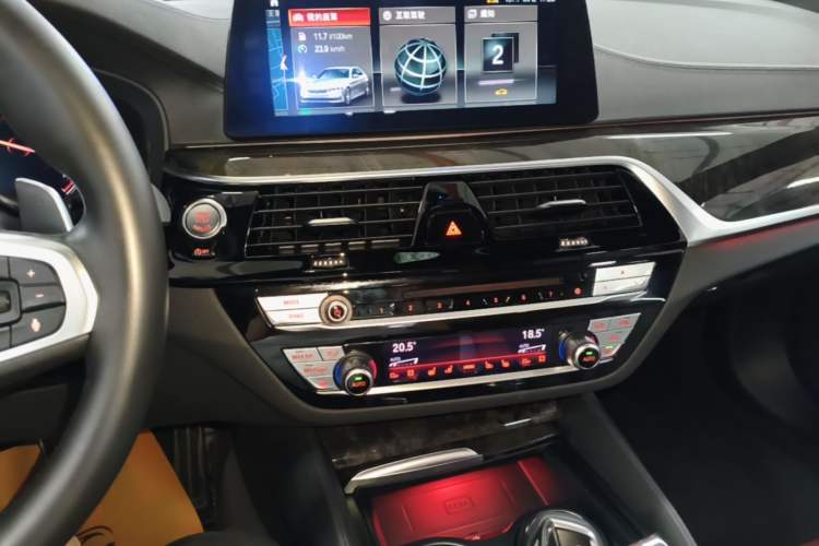 Used BMW 5 Series 2018 Restyled 530Li Luxury Edition M Sport Package Audio And AC Panel