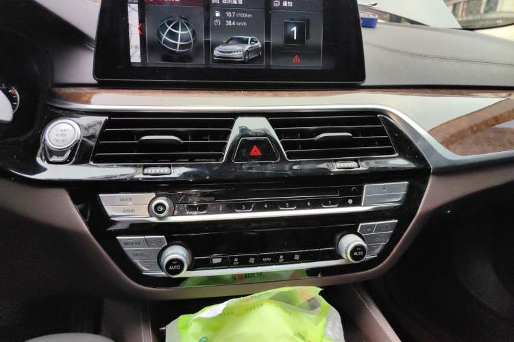 Used BMW 5 Series 2018 525Li Luxury Package Audio And AC Panel
