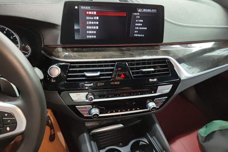 Used BMW 5 Series 2018 Restyled 530Li Leading Edition M Sport Package Audio And AC Panel