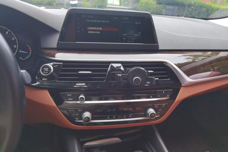 Used BMW 5 Series 2018 528Li Launch Special Edition Audio And AC Panel