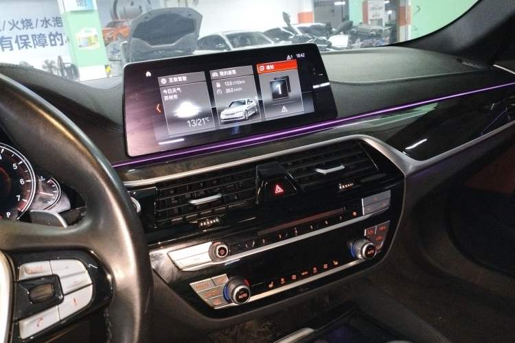 Used BMW 5 Series 2018 Restyled 530Li Leading Edition M Sport Package Audio And AC Panel