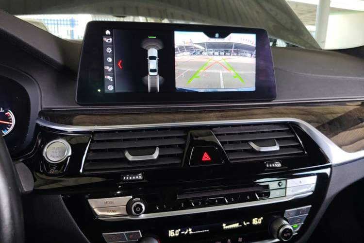 Used BMW 5 Series 2018 525Li M Sport Package Audio And AC Panel