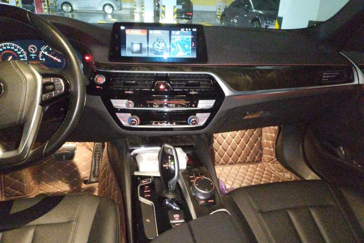 Used BMW 5 Series 2018 525Li M Sport Package Audio And AC Panel