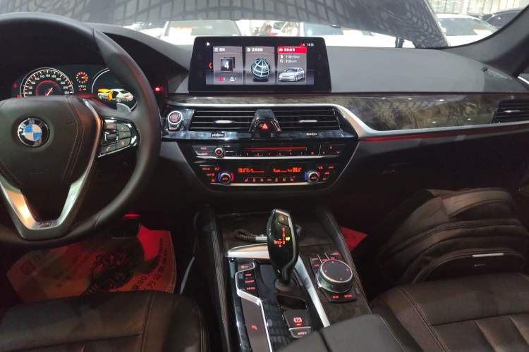 Used BMW 5 Series 2018 530Li Leading Model M Sport Package Audio And AC Panel