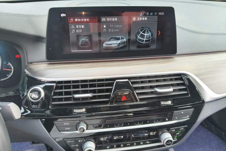 Used BMW 5 Series 2018 530i M Sport Package Audio And AC Panel