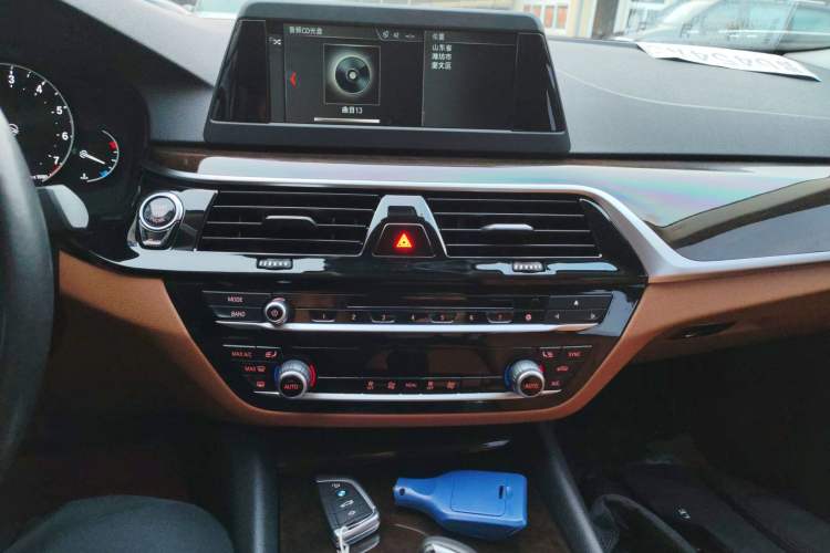 Used BMW 5 Series 2018 528Li Launch Special Edition Audio And AC Panel