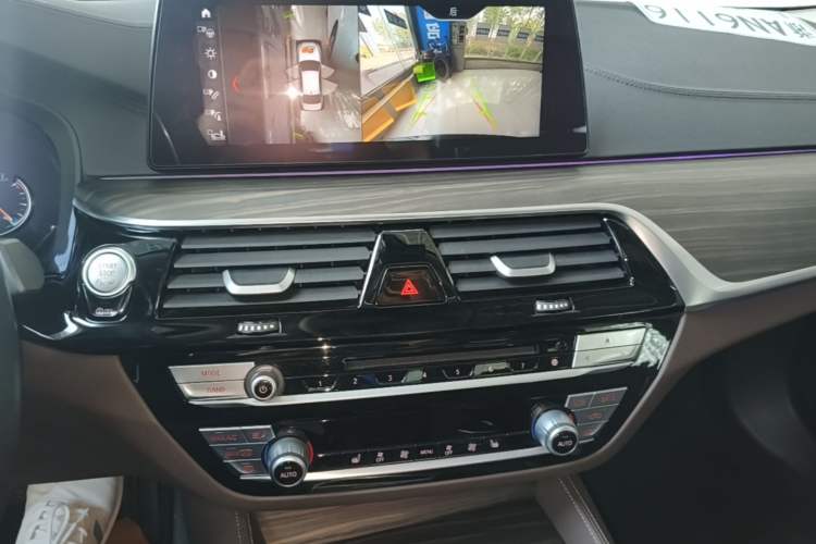 Used BMW 5 Series 2018 Revised Version 530Li Leading Edition Luxury Package Audio And AC Panel