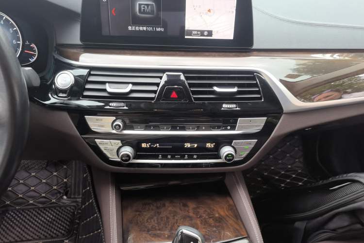 Used BMW 5 Series 2018 525Li Luxury Package Audio And AC Panel
