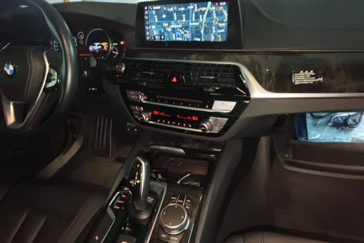Used BMW 5 Series 2018 525Li M Sport Package Audio And AC Panel