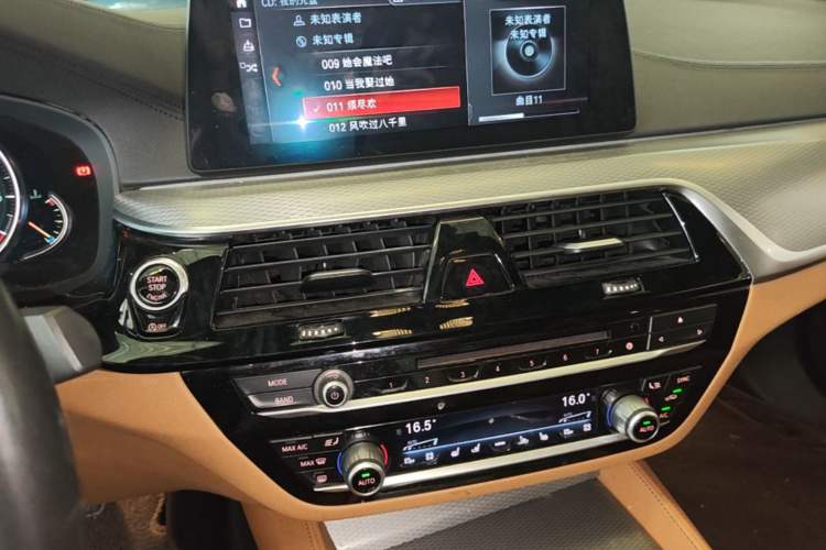 Used BMW 5 Series 2018 530Li Luxury Edition M Sport Package Audio And AC Panel