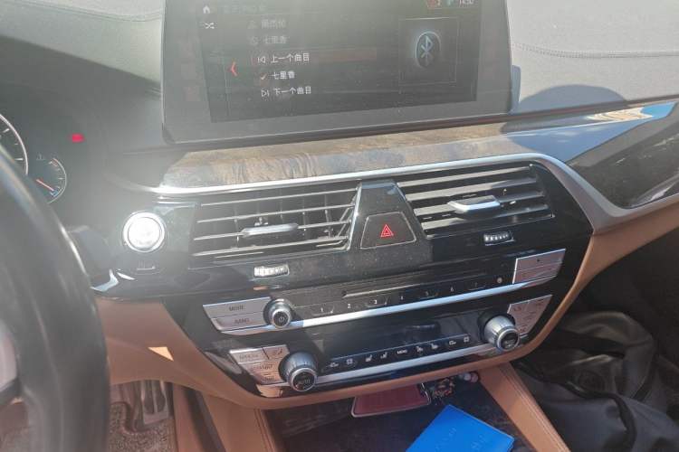 Used BMW 5 Series 2018 Restyled 530Li Luxury Edition M Sport Package Audio And AC Panel