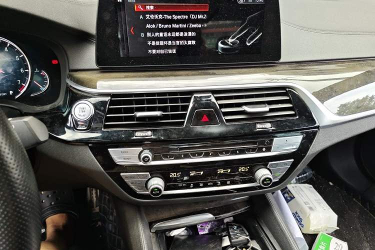 Used BMW 5 Series 2018 525Li M Sport Package Audio And AC Panel
