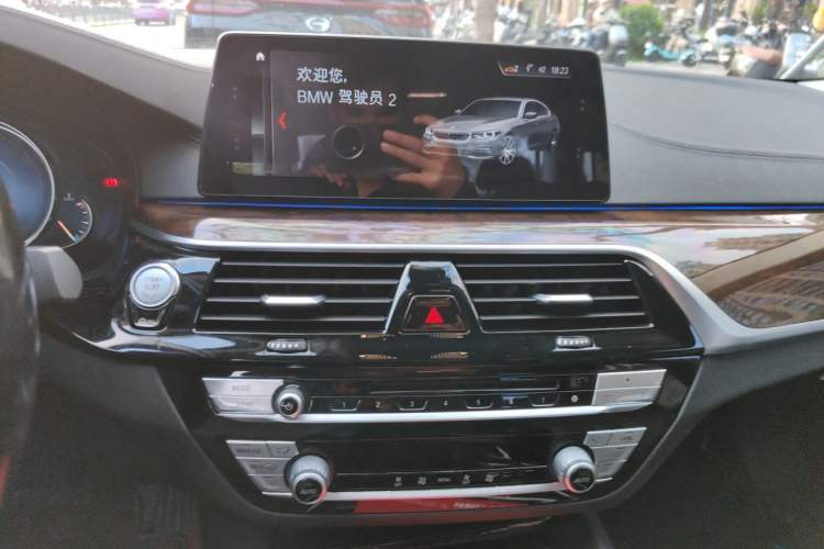 Used BMW 5 Series 2018 525Li Luxury Package Audio And AC Panel