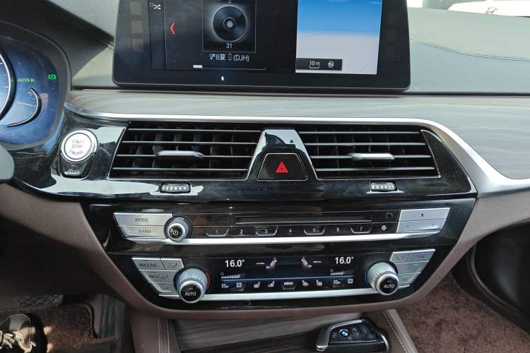Used BMW 5 Series 2018 530Li xDrive Luxury Package Audio And AC Panel