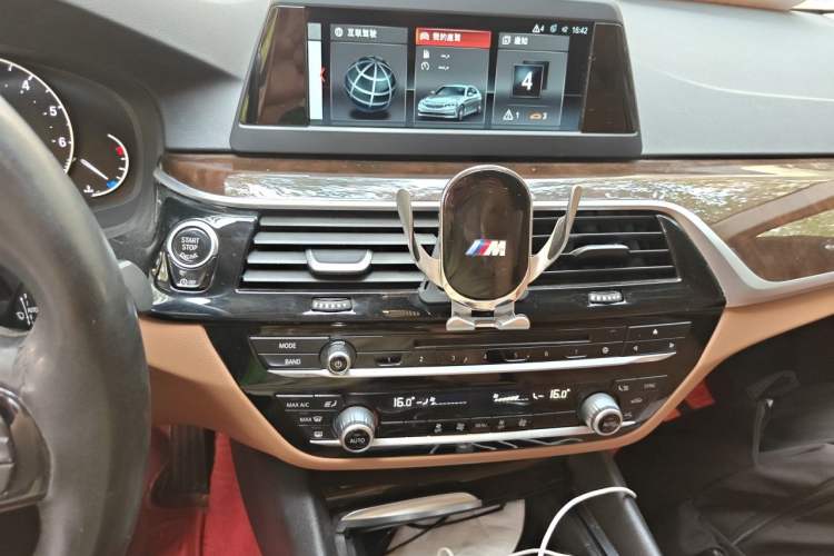 Used BMW 5 Series 2018 528Li Launch Special Edition Audio And AC Panel